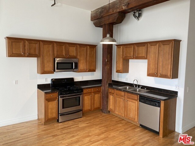 Building Photo - 726 S Santa Fe Ave