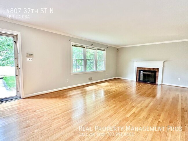 Foto del edificio - Expansive SFH in N Arlington- Great Schools!