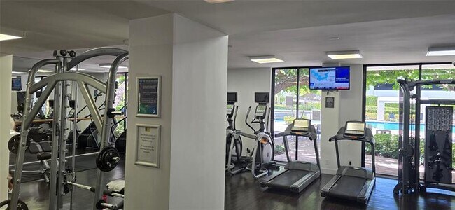 Foto del edificio - 3300 NE 192 St