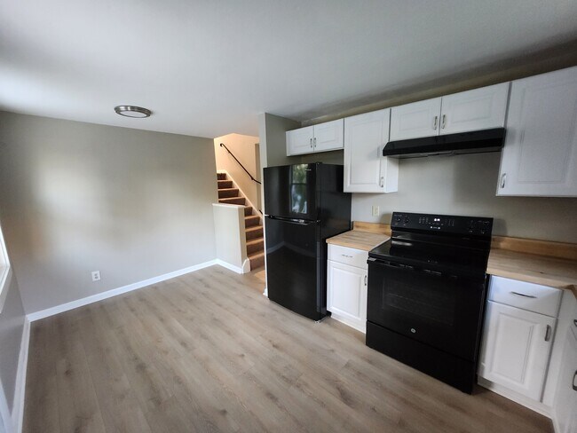 Building Photo - 655 Sunflower Dr