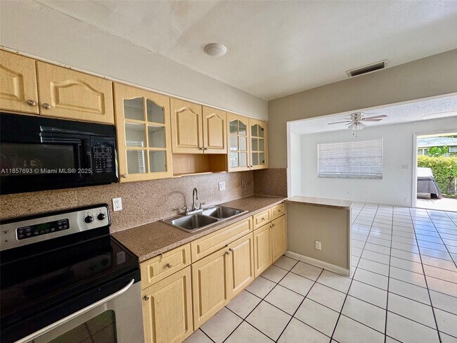 Foto del edificio - 718 SW 7th St