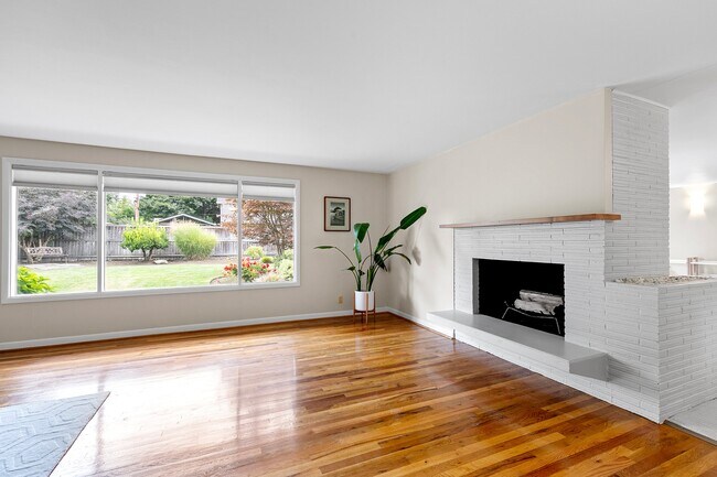 Building Photo - 3497 Westward Ho Ave