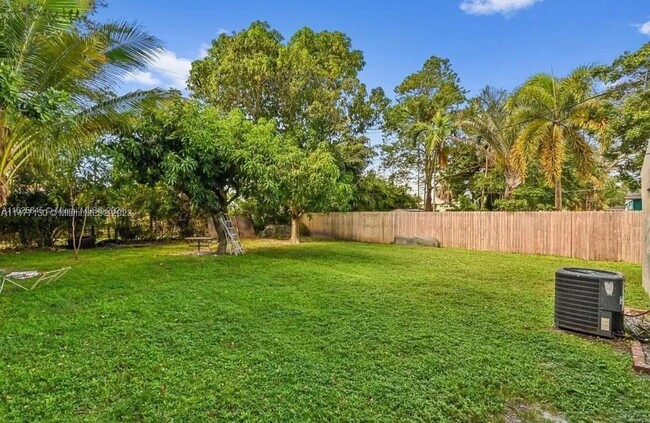 Foto del edificio - 308 SW 14th Ct