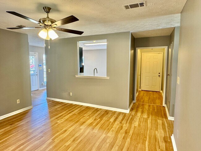 Foto del edificio - Beautifully Maintained 3- Bedroom Home