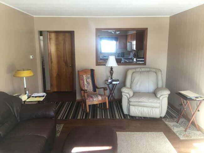 Foto del edificio - 4th St Duplex, West Side