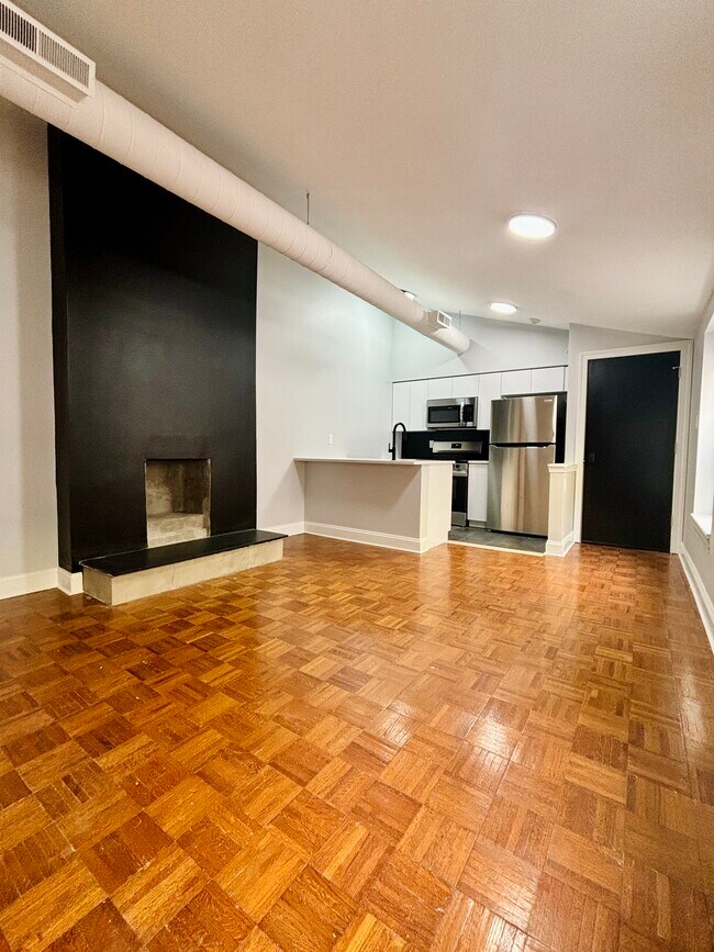 Building Photo - 1104 Pine St