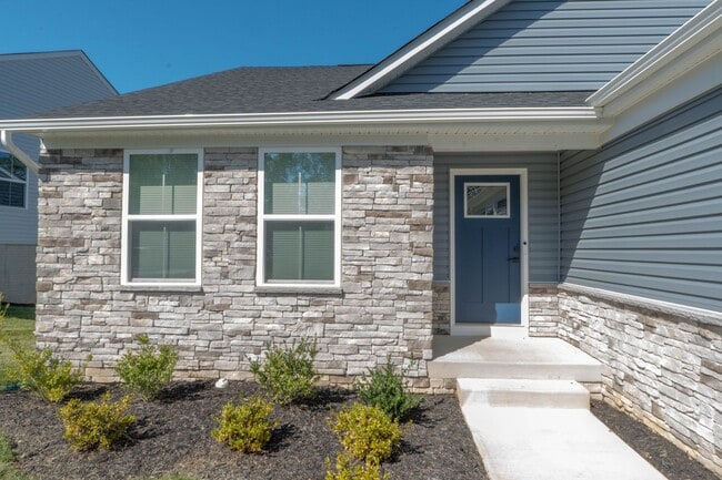 Building Photo - Wonderful Rental in Village Oaks Community