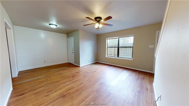 Building Photo - 2807 Longmire Dr