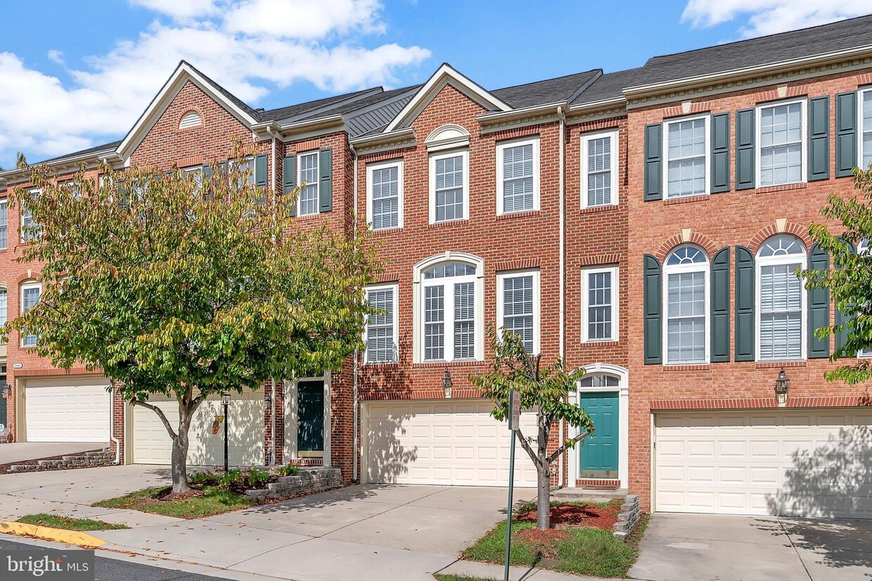 Primary Photo - 8443 Chaucer House Ct