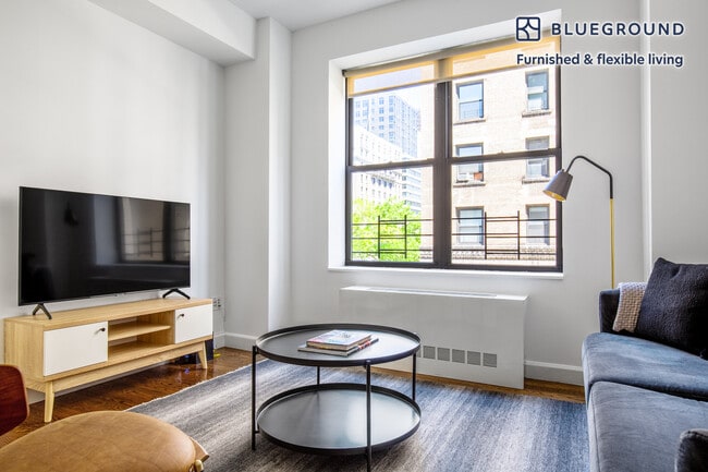 Building Photo - 212 W 91st St