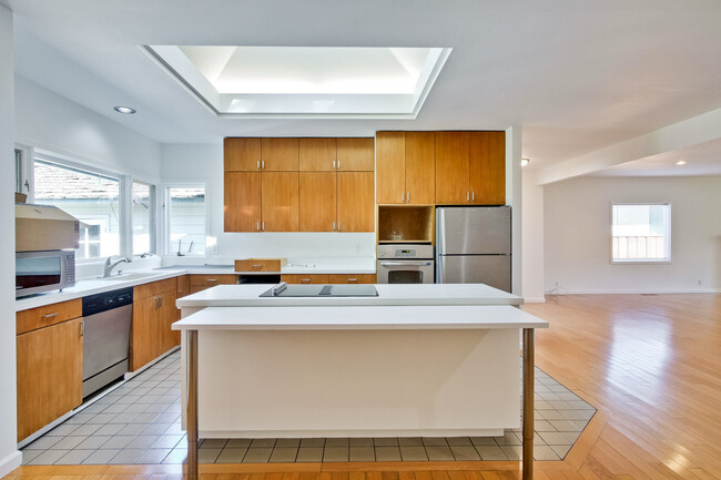 Building Photo - 2878 Bryant St