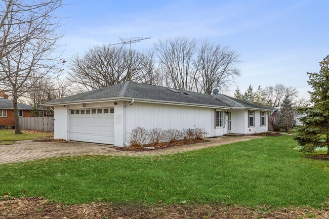 Foto del edificio - 2415 Plum Tree Rd