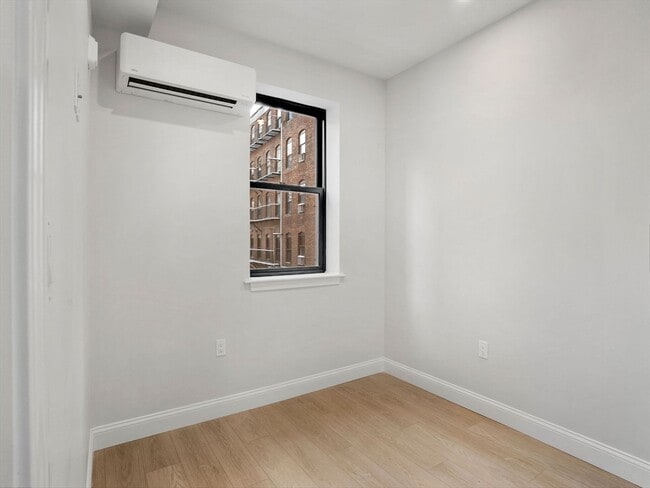 Building Photo - 176 Salem St