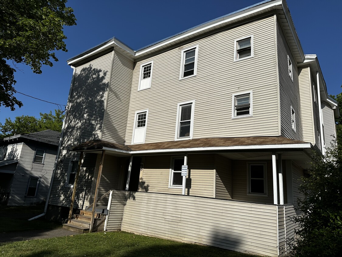 Primary Photo - 69 Walnut St Student Housing