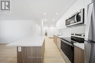 Building Photo - 25 Downes Ave