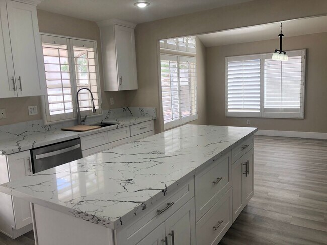 Building Photo - BEAUTIFULL 3BD/2.5BA HOME LOCATED IN THE S...