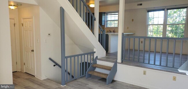 Foto del edificio - 6198 Spring Knoll Dr