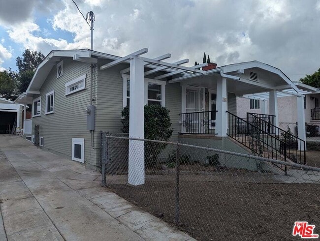 Building Photo - 1406 Mohawk St