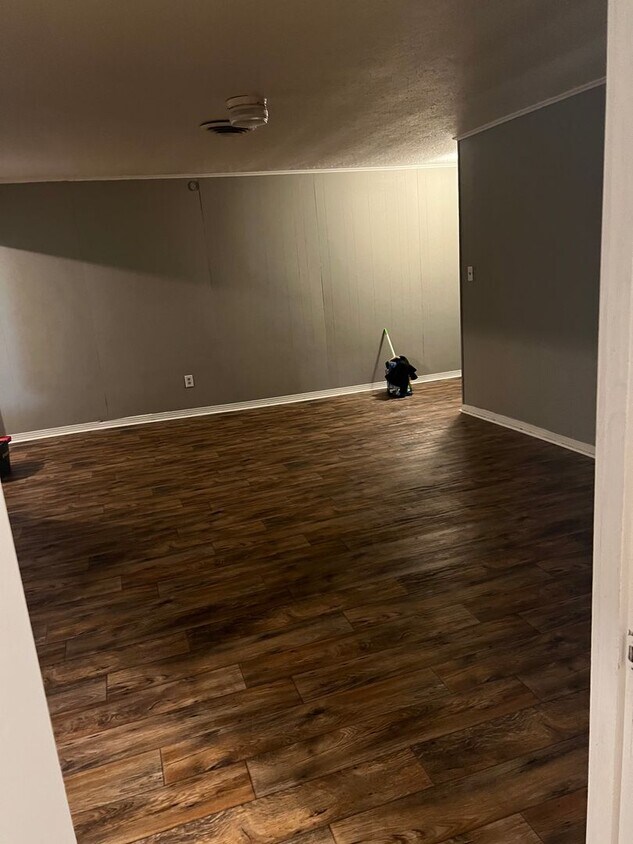 Building Photo - College Ave 164 (triplex)