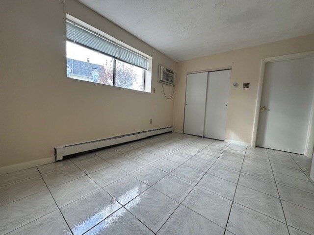 Building Photo - 362 Centre St