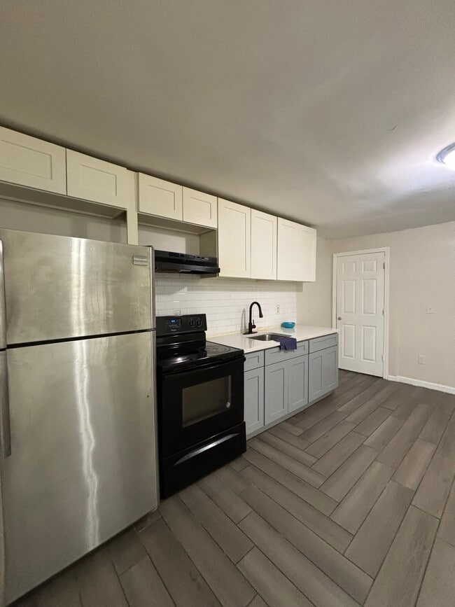 Building Photo - 241 Fabyan Pl