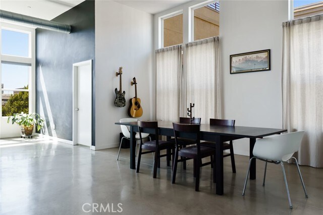 Foto del edificio - 281 N Sycamore St