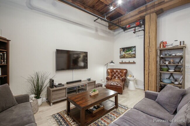 Building Photo - 331 S Peoria St