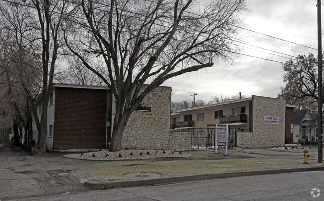 Building Photo - Towne Apartments