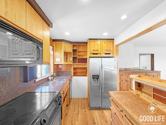 Foto del edificio - Beautiful 2BD/1BA W/ In-Unit Laundry, Private Pool, and Large Backyard in Linda Vista!
