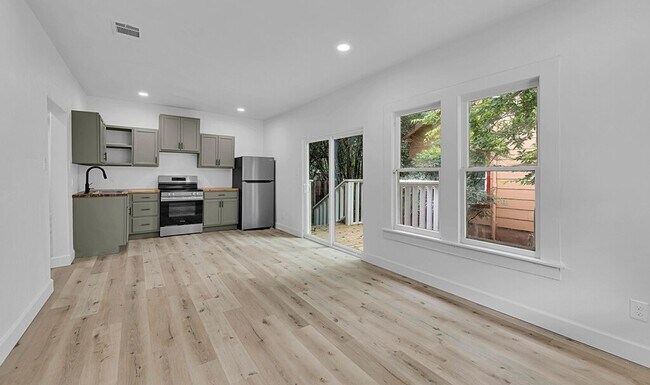 Building Photo - Newly Renovated 3 Bed, 3 Bath Home in Waco