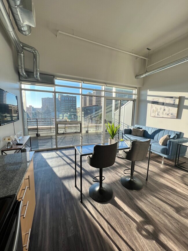 Foto del edificio - 6402 Woodward Ave