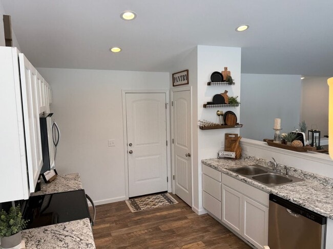 Building Photo - 172 Bombadill Blvd