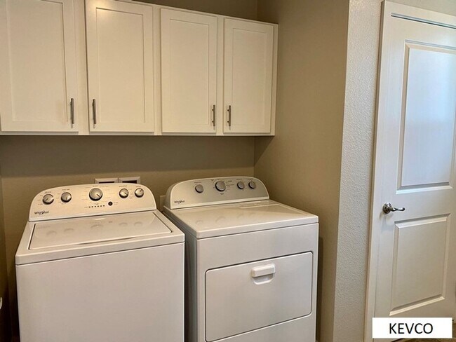 Foto del edificio - Spectacular New Construction!