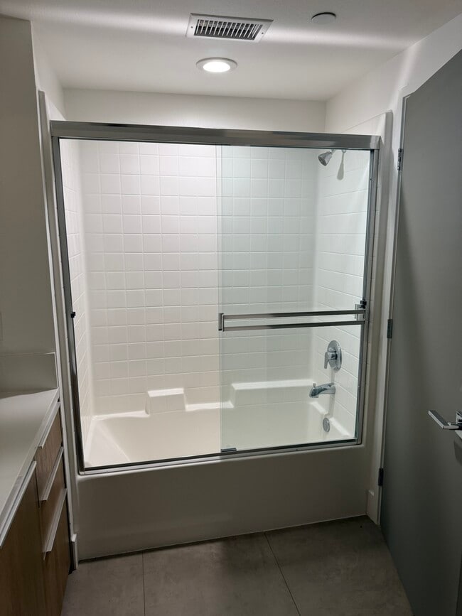 Building Photo - 239 S Marengo Ave