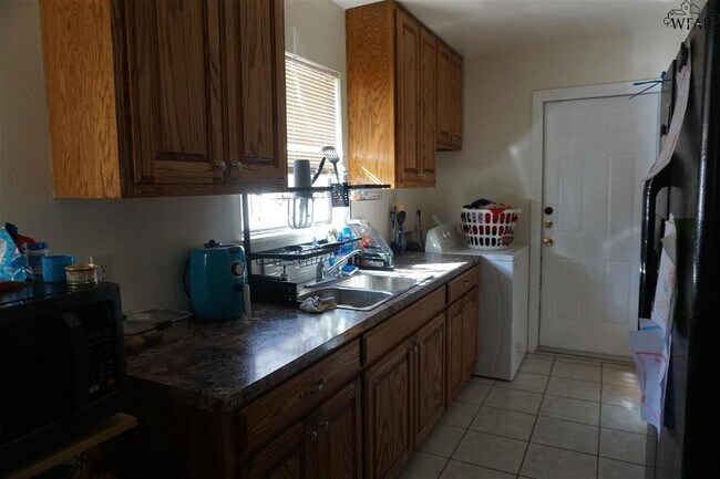 Building Photo - 5116 Parklane Dr