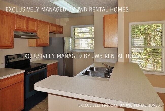 Building Photo - 856 Melson Ave