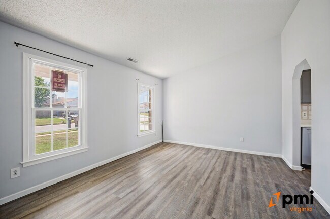 Building Photo - 3 BEDROOM 2 BATH W/GARAGE IN VIRGINIA BEACH PETS ALLOWED