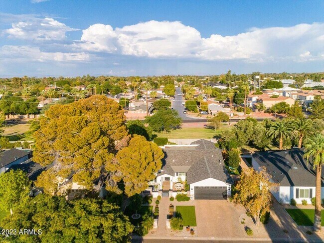 Foto del edificio - 3007 N 47th Pl