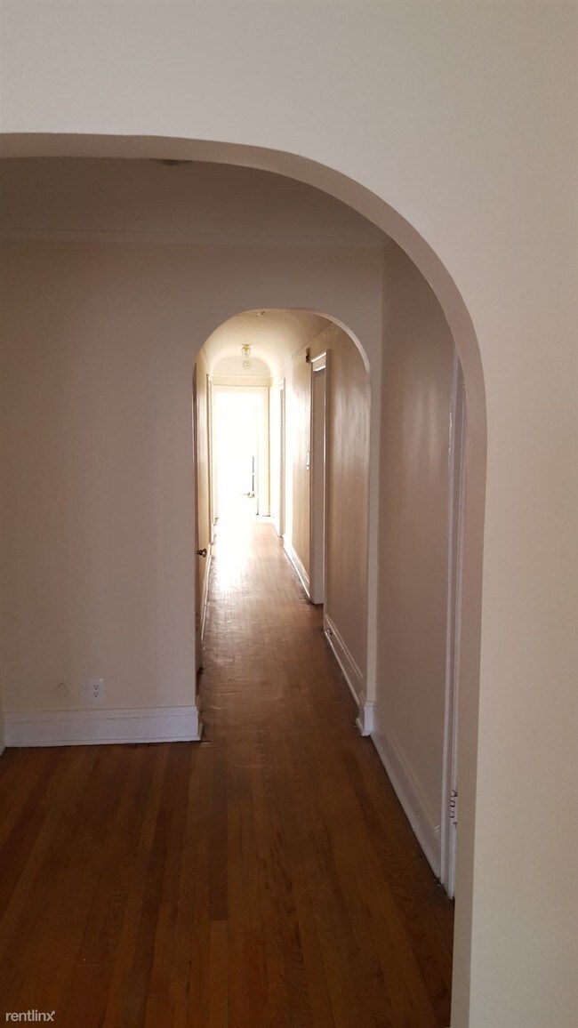 Foto del edificio - 8040 S Eberhart Ave