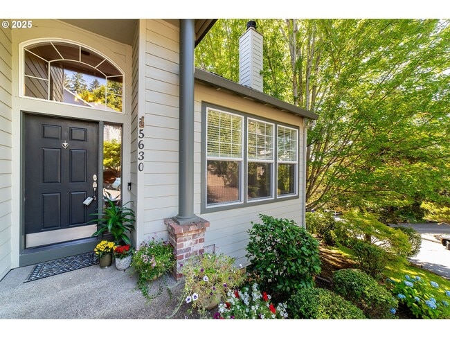 Building Photo - 5630 SW Kruse Ridge Dr