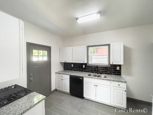 Foto del edificio - 3335 Hewitt Crescent St