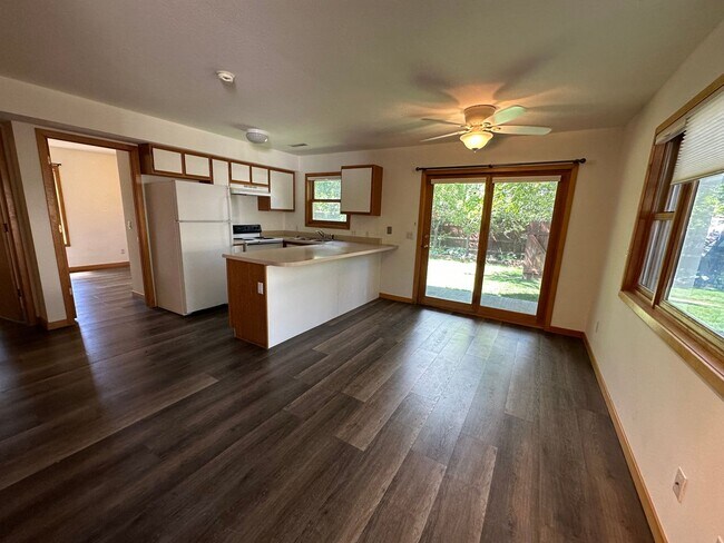 Foto del edificio - 765 Lincoln Duplex