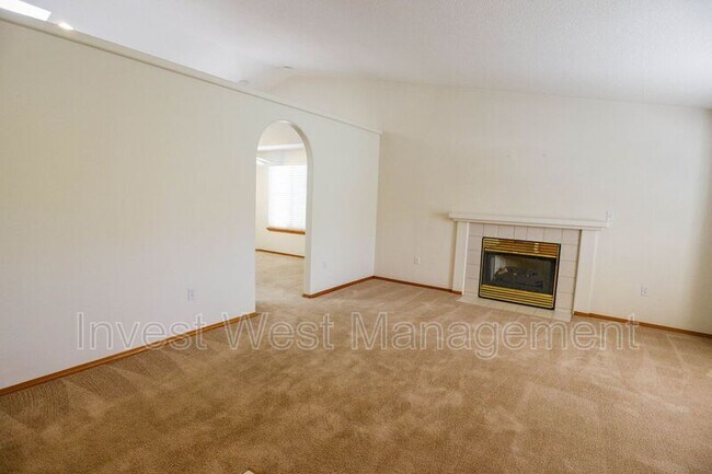 Building Photo - 116 NE 146th St