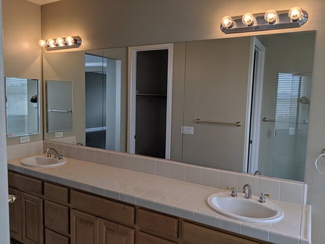 Building Photo - 501 Seacliff Pl