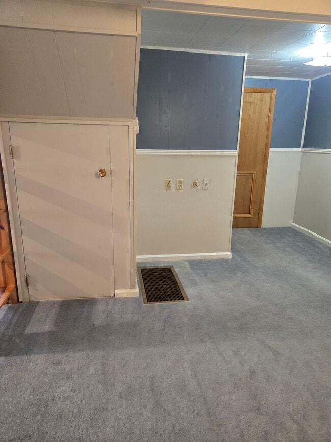 Foto del edificio - Three Bedroom Home - Single Car Attached Garage - in Townsend!