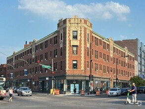 Building Photo - 3335 W Diversey Ave