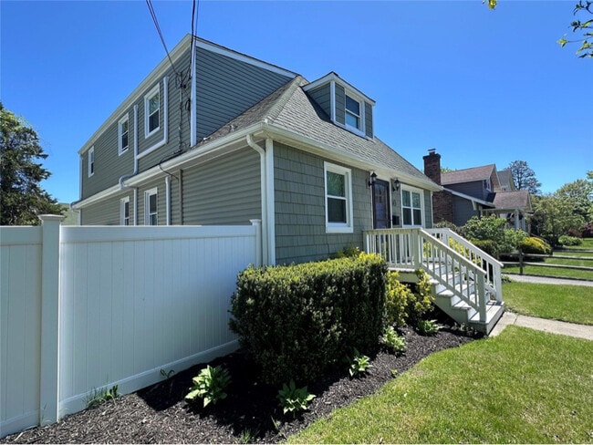 Photo - 143 Church Ave (Islip, NY) House