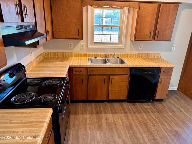 Photo - 900 Clarington Dr House