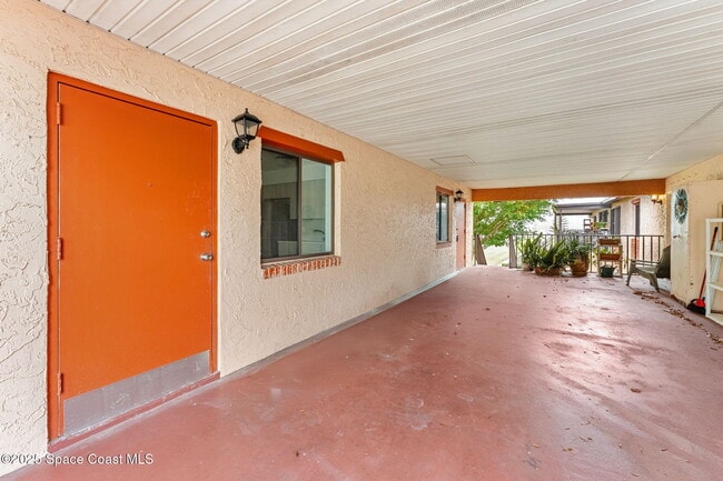 Building Photo - 250 San Juan Cir