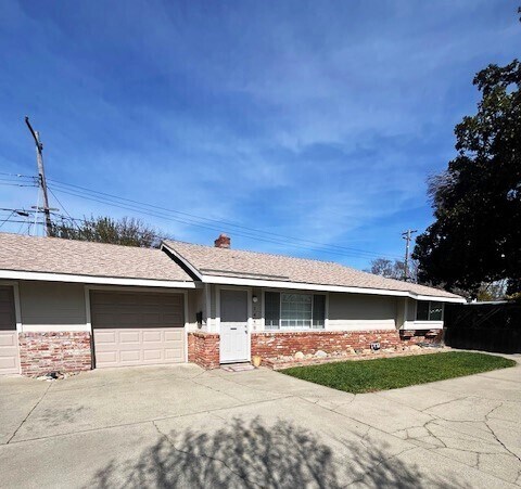 Building Photo - Welcome to 1448 Topaz Way!